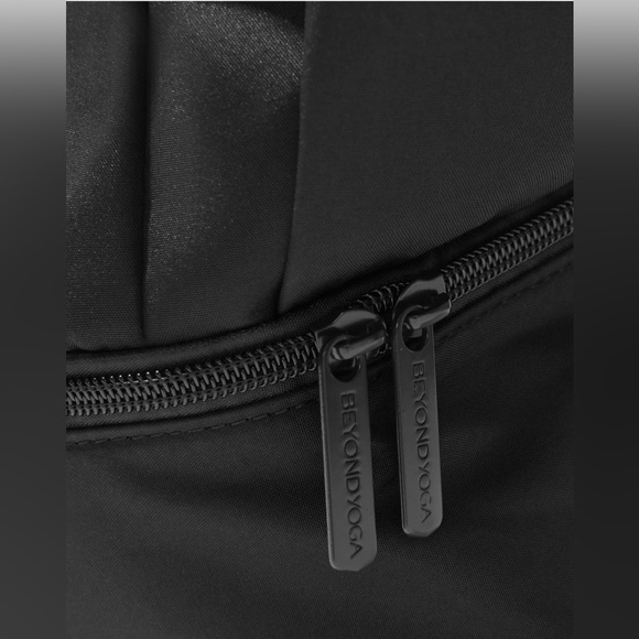 Beyond Yoga Convertible Gym Bag, NWT - Picture 5 of 14